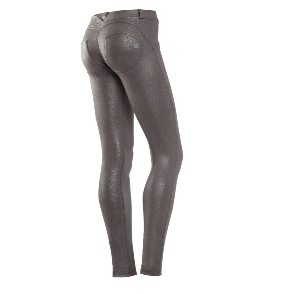 Low Rise Full Length Python Print
Brown Freddys L
